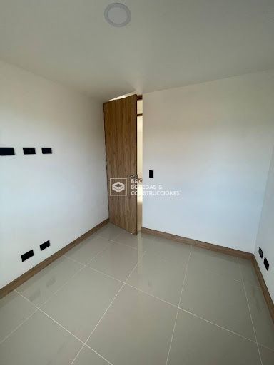 Apartamento en arriendo Antioquia Medellín La Floresta 80 m2 Habitaciones 3 Baños 2 Garajes 1 Precio $3200000