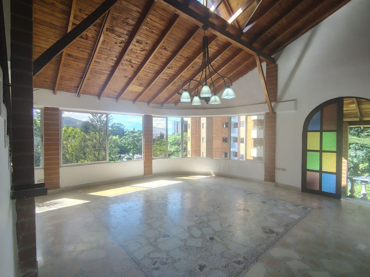 Casa en arriendo Antioquia Envigado Trianon 220 m2 Habitaciones 5 Baños 3 Garajes 6 Precio $10200000
