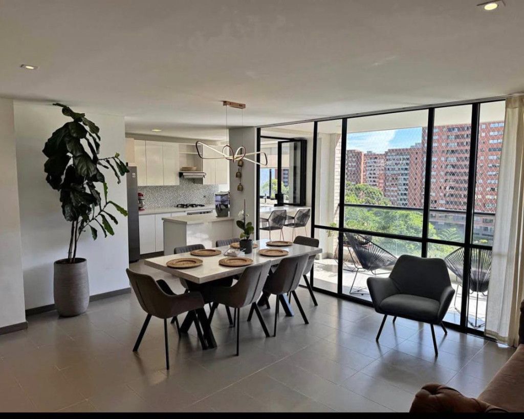 Apartamento en arriendo Antioquia Envigado El Chinguí 137 m2 Habitaciones 3 Baños 4 Garajes 2 Precio $6750000