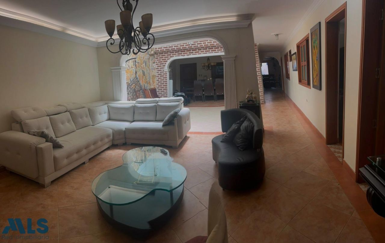 Inmuebles en Remate Casa en venta Antioquia Medellín Florida Nueva 298 m2 Habitaciones 5 Baños 3 Garajes 2 Precio $1200000000