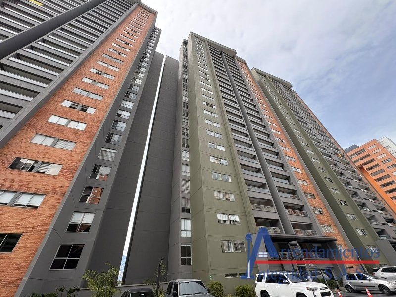 Apartamento en arriendo Antioquia Medellín Urbanizacion Cedros De La Colina 103 m2 Habitaciones 3 Baños 4 Garajes 2 Precio $4800000