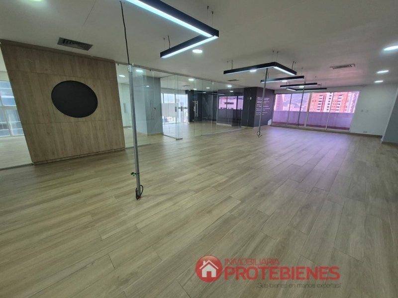 Oficina en arriendo Antioquia Medellín El Diamante No2 246 m2 Habitaciones 0 Baños 2 Garajes 4 Precio $21933160