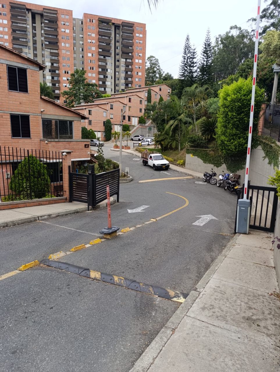 Apartamento en arriendo Antioquia Medellín La Mota 75 m2 Habitaciones 3 Baños 2 Garajes 1 Precio $2700000