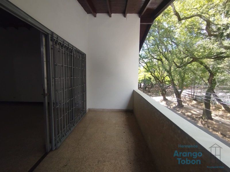 Casa en arriendo Antioquia Medellín El Velodromo 200 m2 Habitaciones 3 Baños 2 Garajes 1 Precio $6000000