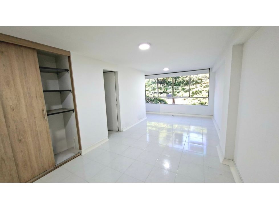 Oficina en arriendo Antioquia Medellín Diego Echavarria 27 m2 Habitaciones 0 Baños 1 Garajes 1 Precio $2000000