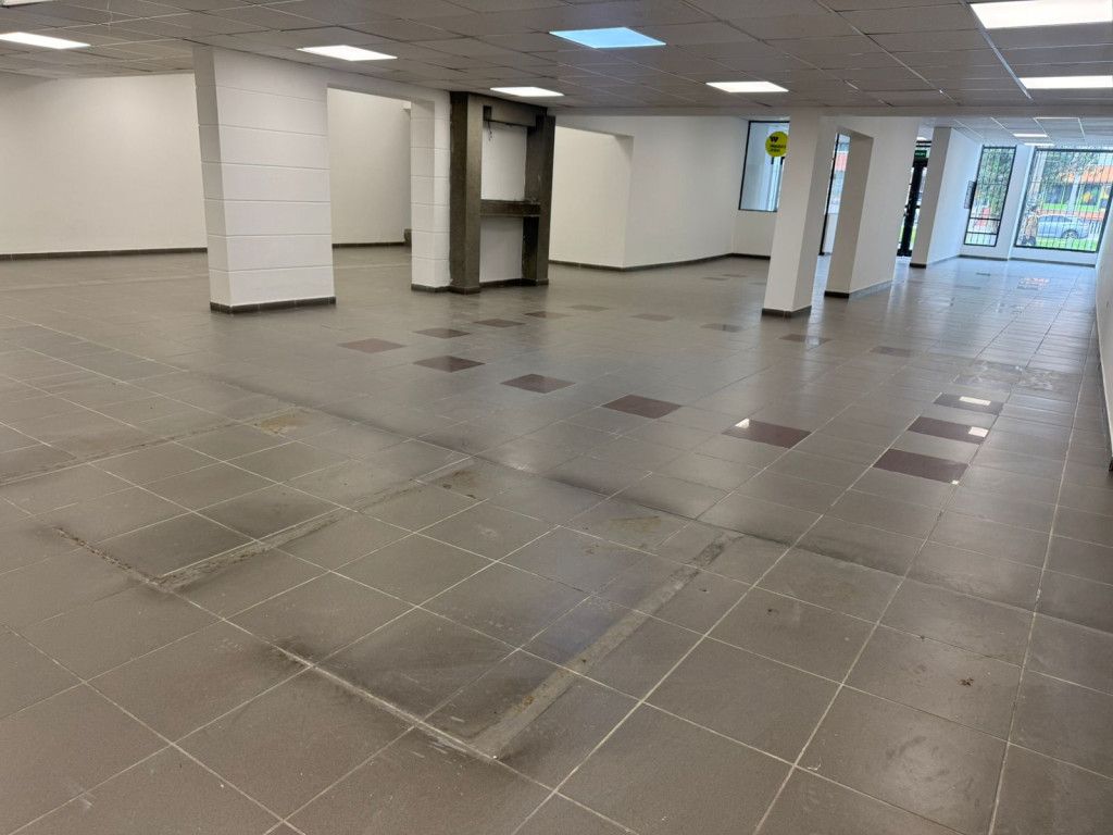Local en arriendo Cundinamarca Bogotá Santa Barbara Occidental 373 m2 Habitaciones 0 Baños 4 Garajes 0 Precio $40000000
