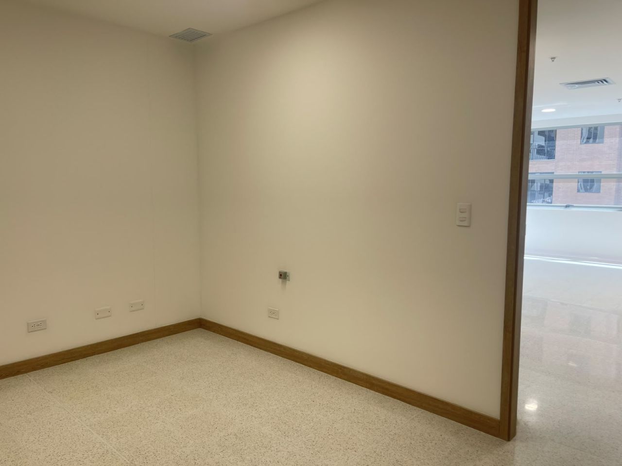 Consultorio en arriendo o venta Antioquia Medellín Villa Carlota 42 m2 Habitaciones 0 Baños 1 Garajes 1 Precio venta $730000000 Precio arriendo $4900000