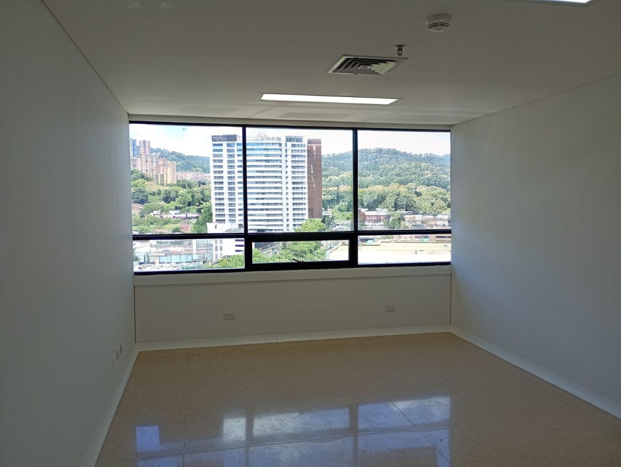 Consultorio en venta Antioquia Envigado Las Vegas 35 m2 Habitaciones 0 Baños 1 Garajes 1 Precio $385000000