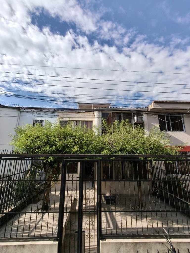 Casa en venta Valle Del Cauca Cali Los Andes B - La Riviera 126 m2 Habitaciones 4 Baños 2 Garajes 0 Precio $380000000