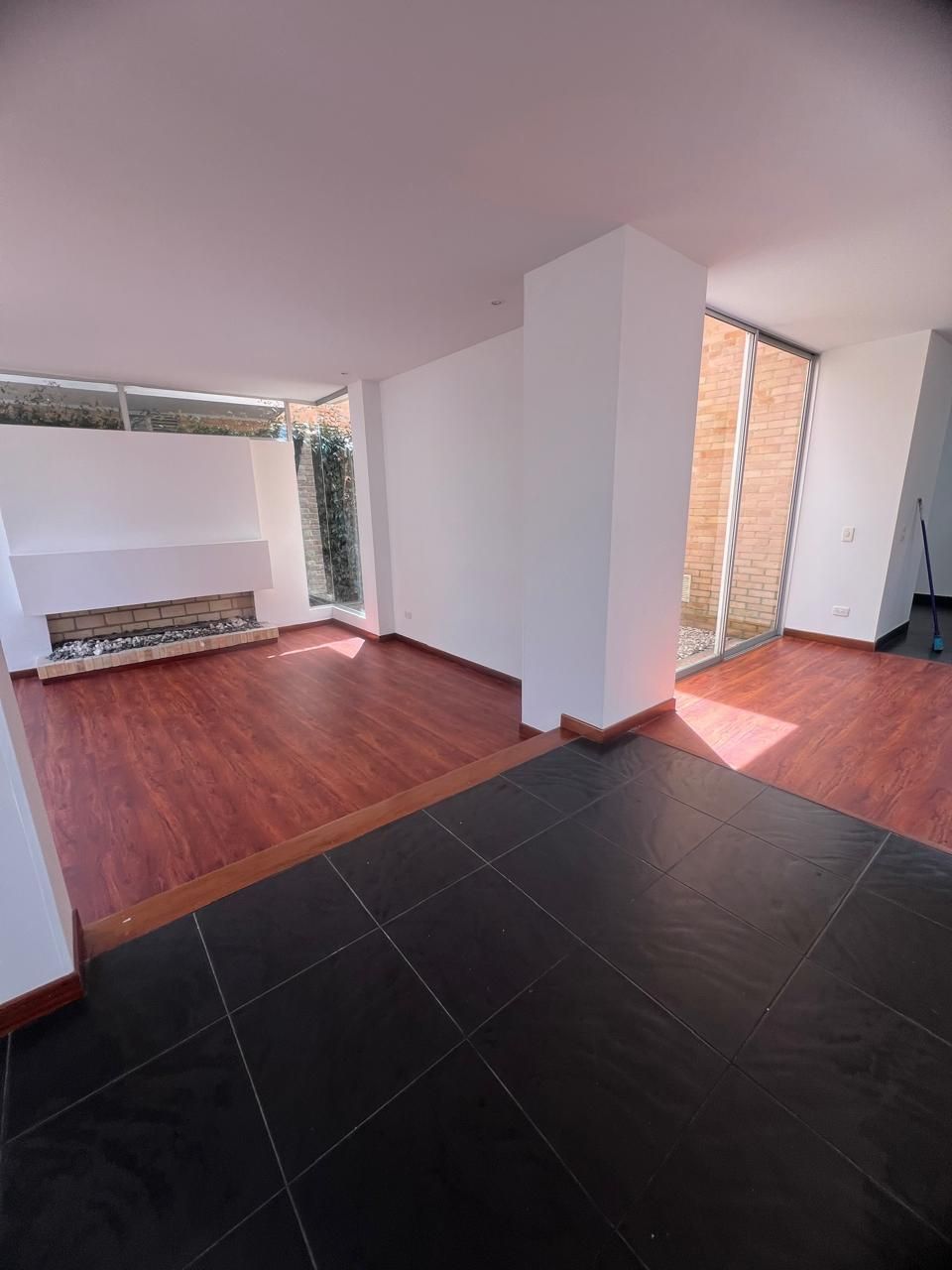 Casa en arriendo o venta Cundinamarca Chía Bojaca 179 m2 Habitaciones 3 Baños 5 Garajes 2 Precio venta $880000000 Precio arriendo $4200000