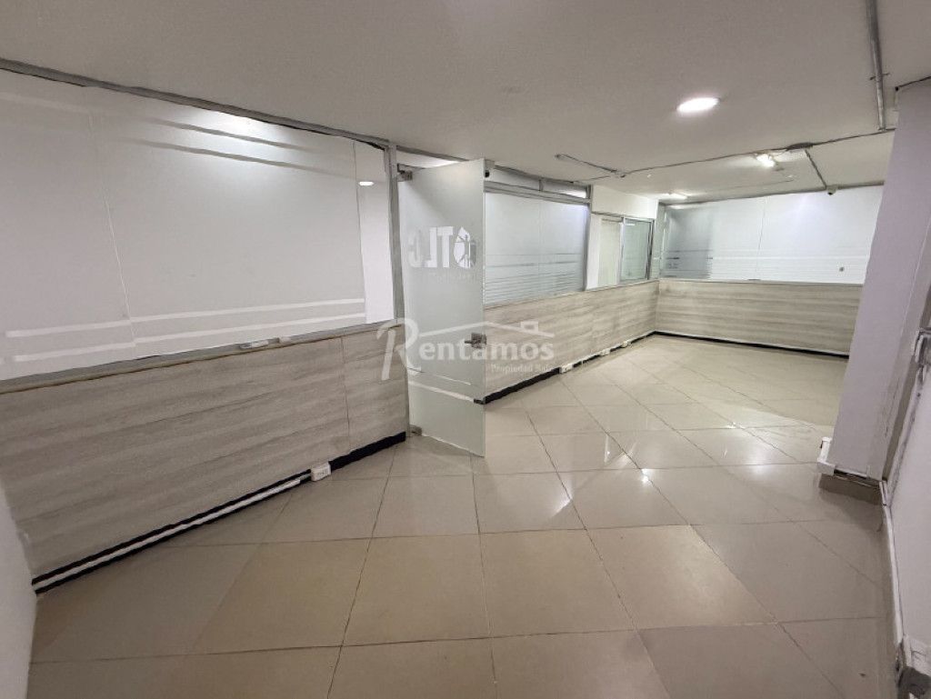 Oficina en arriendo Antioquia Medellín Suramericana 250 m2 Habitaciones 0 Baños 2 Garajes 0 Precio $15000000