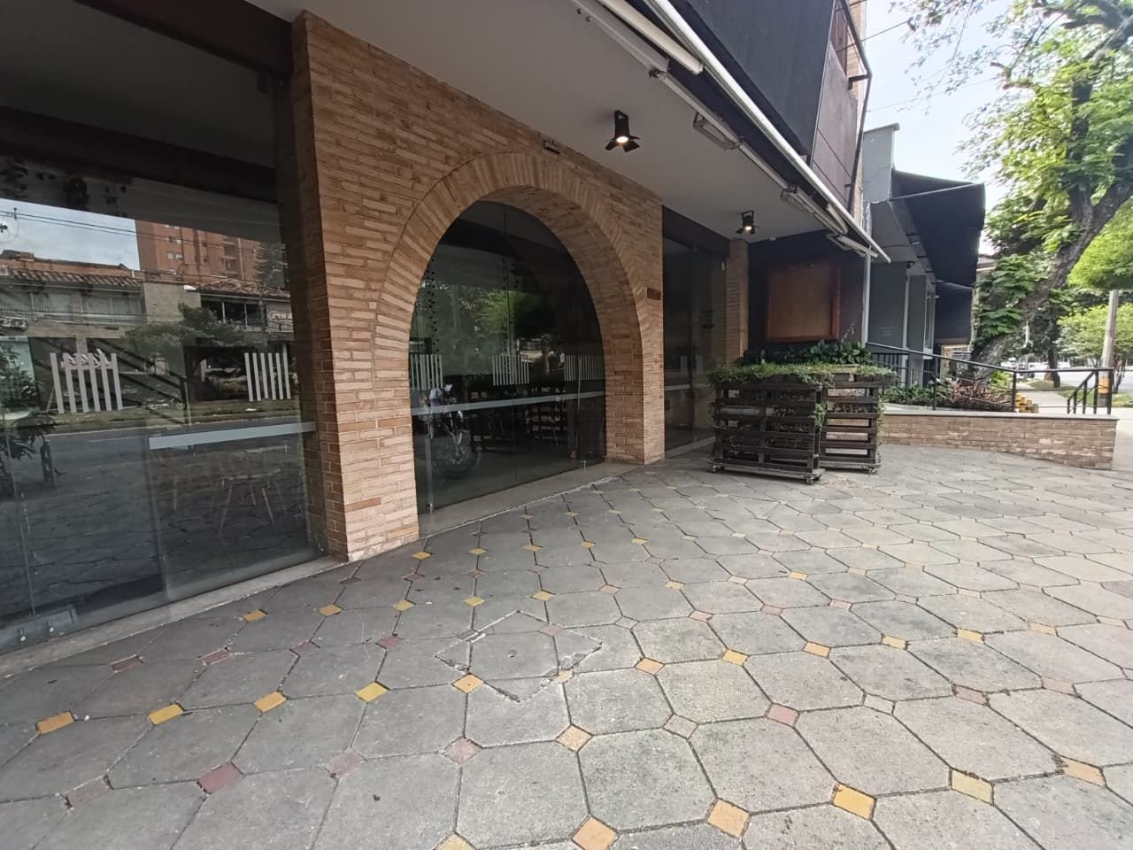 Local en arriendo Antioquia Medellín San Joaquin 1300 m2 Habitaciones 0 Baños 20 Garajes 0 Precio $50000000