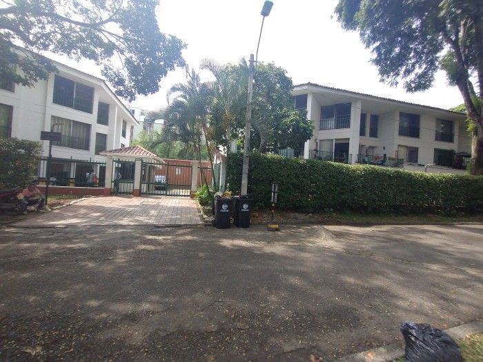 Apartamento en arriendo Valle Del Cauca Cali Quintas De Don Simón 92 m2 Habitaciones 3 Baños 3 Garajes 1 Precio $2800000