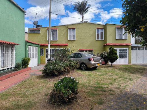 Casa en arriendo Cundinamarca Bogotá Niza 120 m2 Habitaciones 5 Baños 3 Garajes 2 Precio $4500000