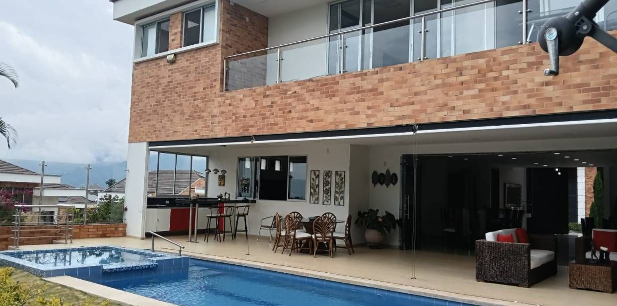 Casa en venta Santander Floridablanca Floridablanca 592 m2 Habitaciones 4 Baños 6 Garajes 2 Precio $4500000000