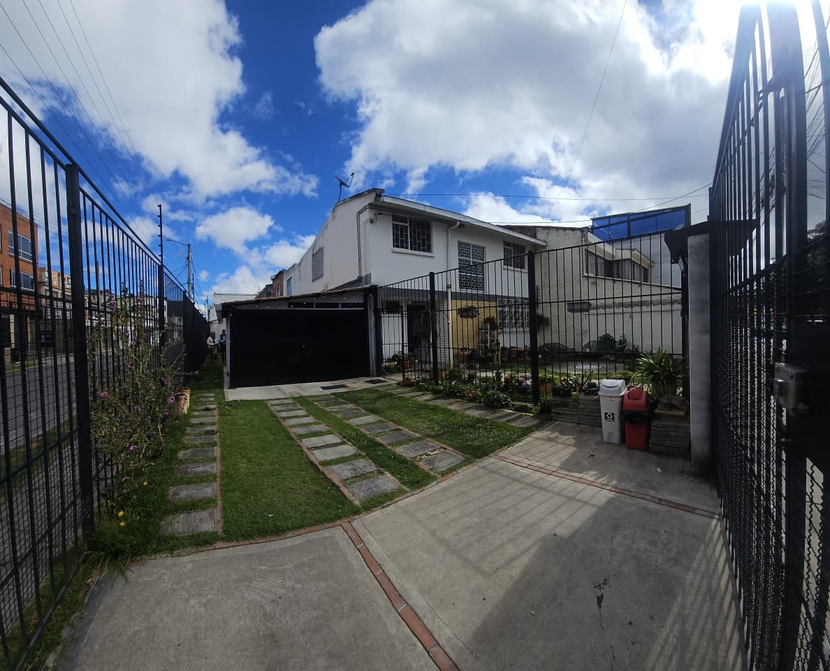 Casa en venta Cundinamarca Bogotá La Fragua 280 m2 Habitaciones 5 Baños 2 Garajes 4 Precio $860000000