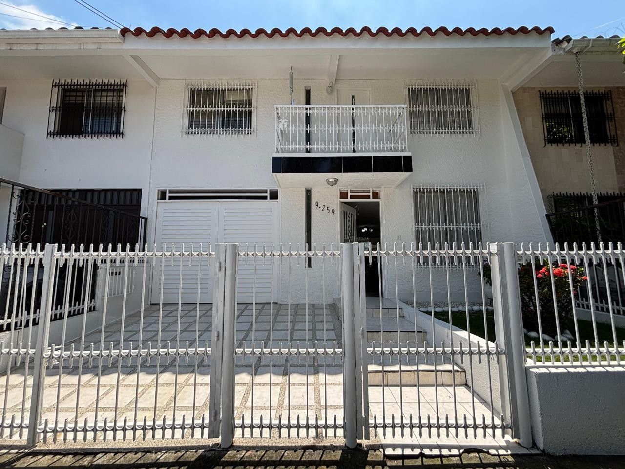 Casa en arriendo Valle Del Cauca Cali Cañaveralejo - Seguros Patria 280 m2 Habitaciones 5 Baños 4 Garajes 2 Precio $3500000