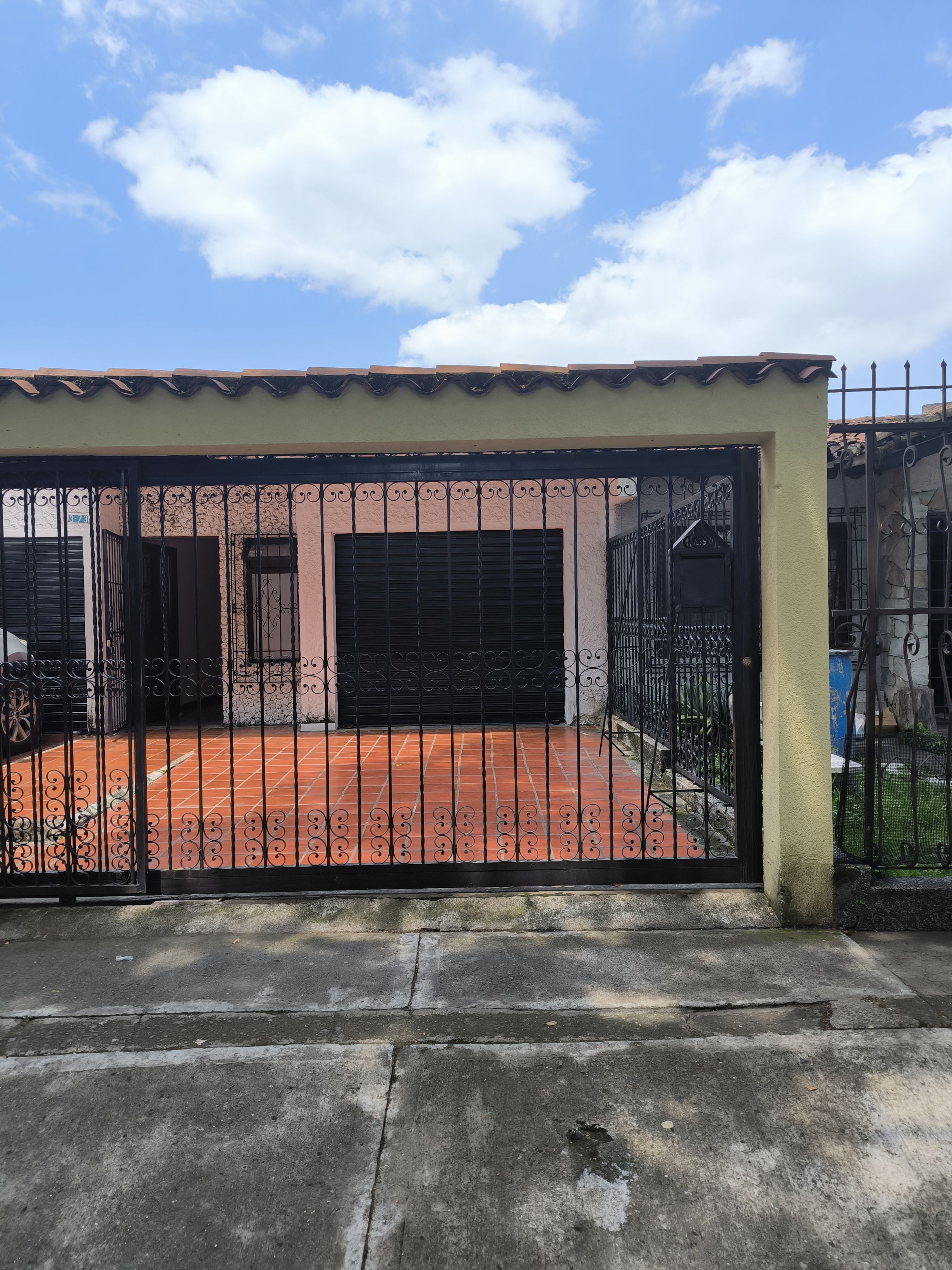 Local Comercial en arriendo Valle Del Cauca Cali Pampa Linda 20 m2 Habitaciones 1 Baños 1 Garajes 1 Precio $1400000