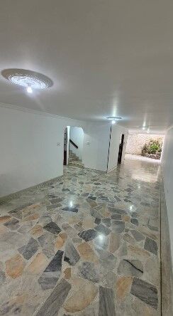 Casa en venta Valle Del Cauca Cali Bosques Del Limonar 320 m2 Habitaciones 4 Baños 5 Garajes 2 Precio $750000000
