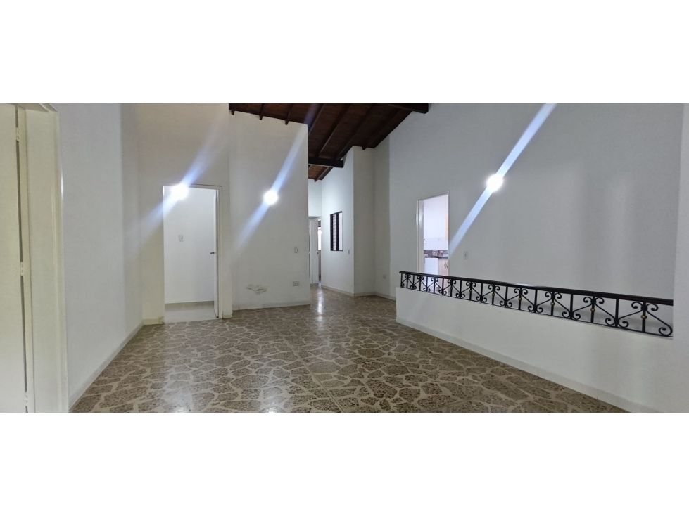 Casa en arriendo Antioquia Medellín Rosales 220 m2 Habitaciones 5 Baños 4 Garajes 1 Precio $5500000