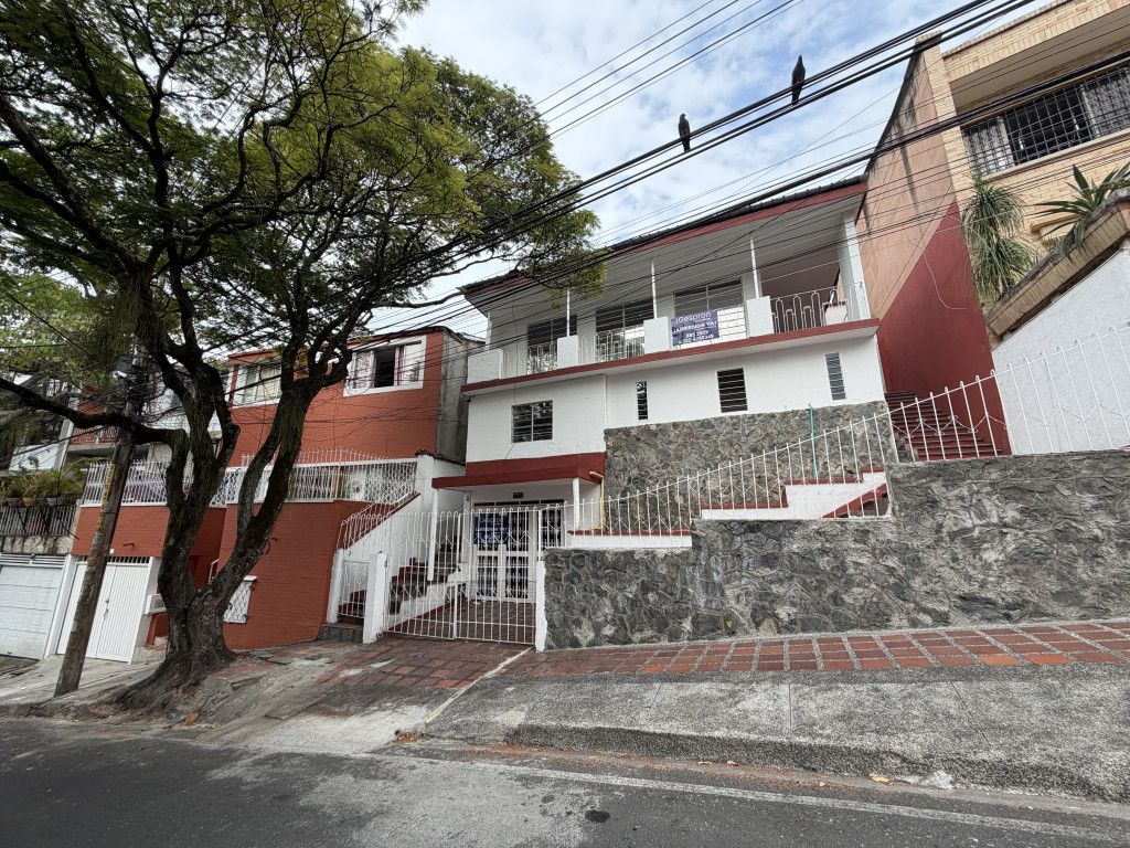 Casa en arriendo Valle Del Cauca Cali Miraflores 250 m2 Habitaciones 7 Baños 4 Garajes 1 Precio $5220000