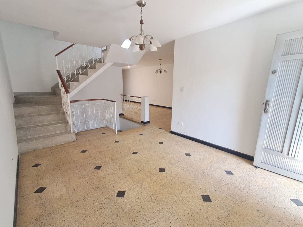 Casa en arriendo Antioquia Medellín Calasanz 250 m2 Habitaciones 4 Baños 2 Garajes 1 Precio $3700000