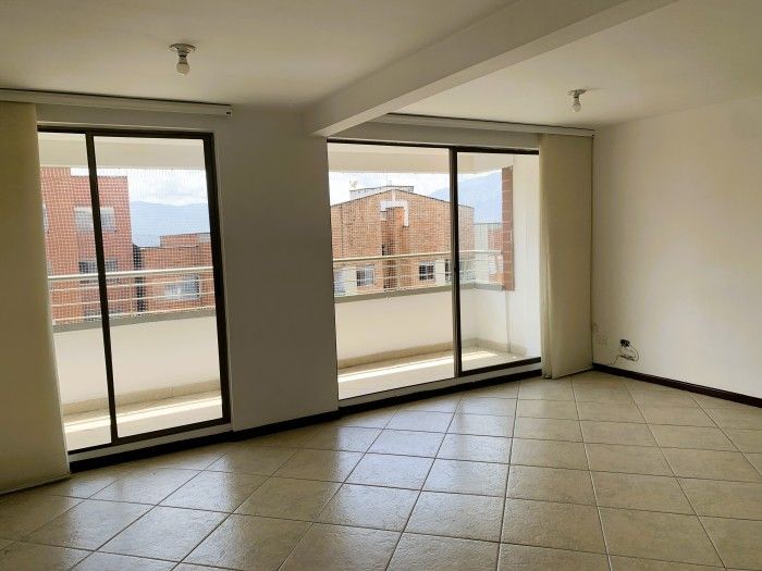 Apartamento en arriendo Antioquia Medellín Loma De Los Bernal 100 m2 Habitaciones 3 Baños 2 Garajes 2 Precio $4200000