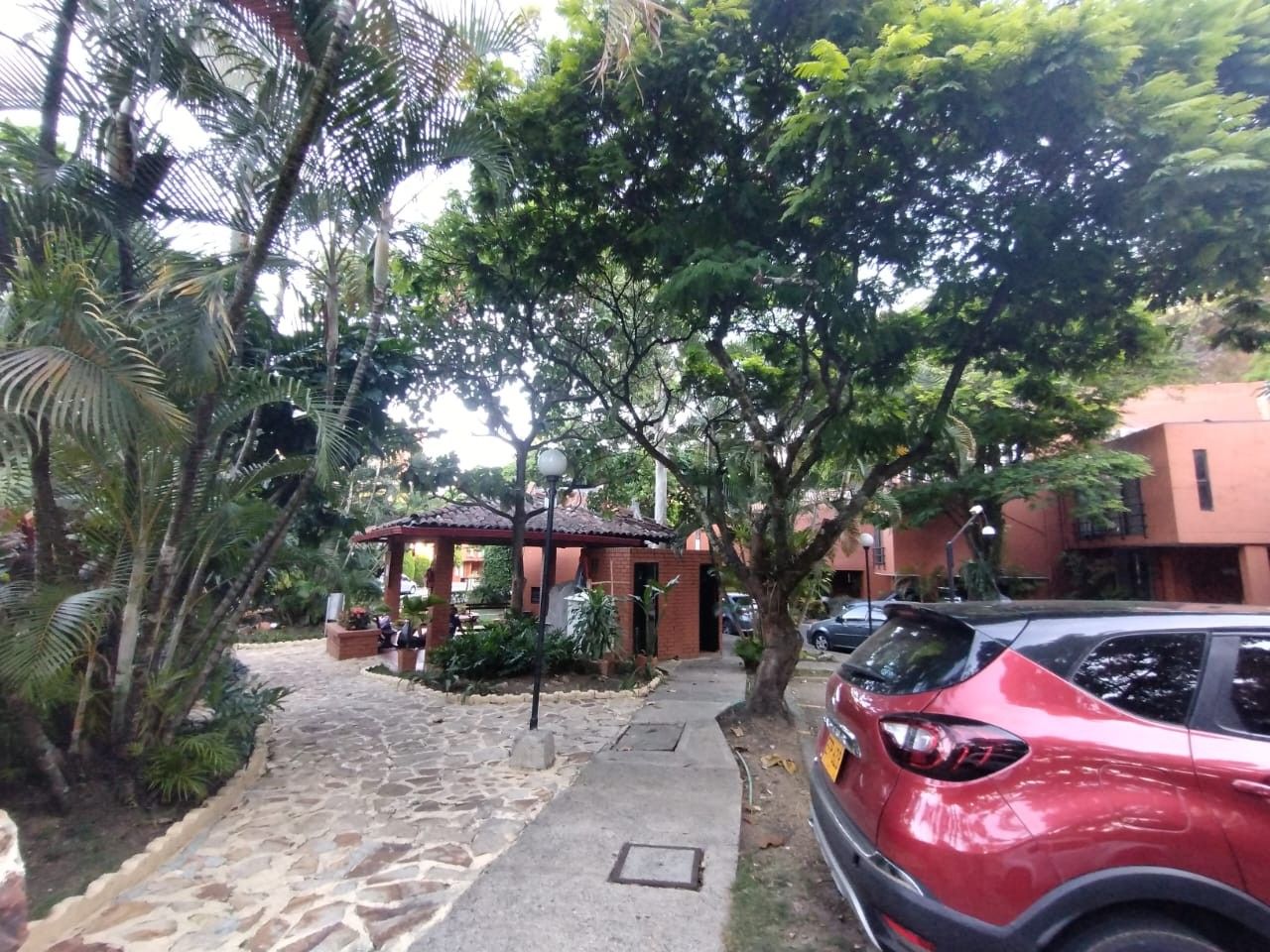 Casa en arriendo Valle Del Cauca Cali Prados Del Sur 220 m2 Habitaciones 4 Baños 4 Garajes 2 Precio $3800000
