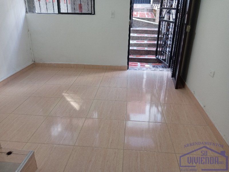 Casa en arriendo Antioquia Medellín Villanueva 85 m2 Habitaciones 3 Baños 2 Garajes 0 Precio $1980000
