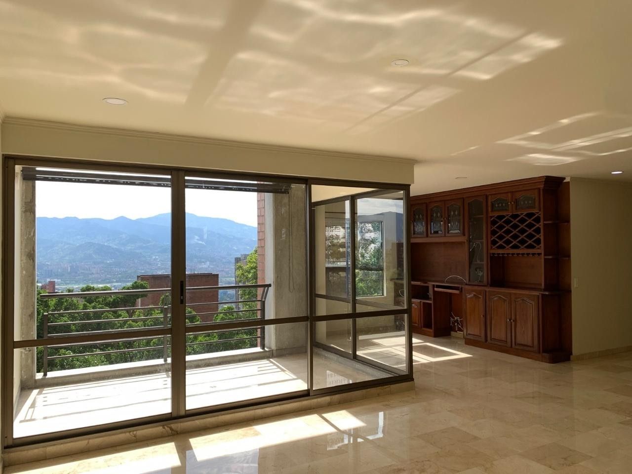 Apartamento en arriendo Antioquia Medellín Los Naranjos 167 m2 Habitaciones 4 Baños 5 Garajes 2 Precio $6300000