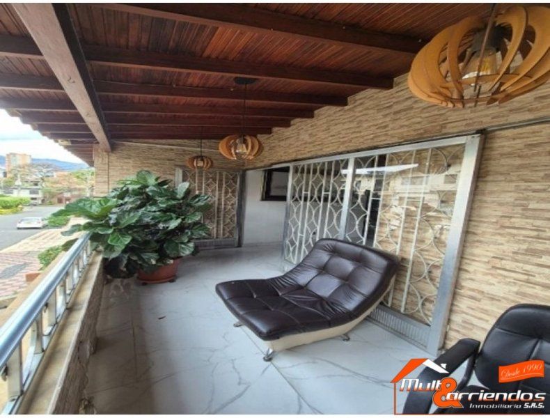 Casa en venta Antioquia Medellín Bolivariana 212 m2 Habitaciones 6 Baños 4 Garajes 1 Precio $1250000000