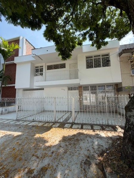 Casa en venta Valle Del Cauca Cali La Flora 305 m2 Habitaciones 6 Baños 5 Garajes 6 Precio $798000000