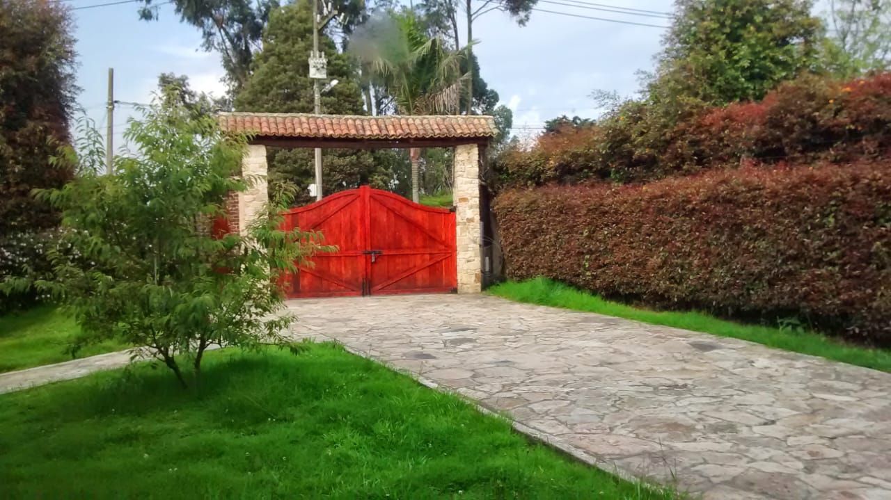 Casa en arriendo Cundinamarca Bogotá Viveros 450 m2 Habitaciones 5 Baños 5 Garajes 6 Precio $12000000