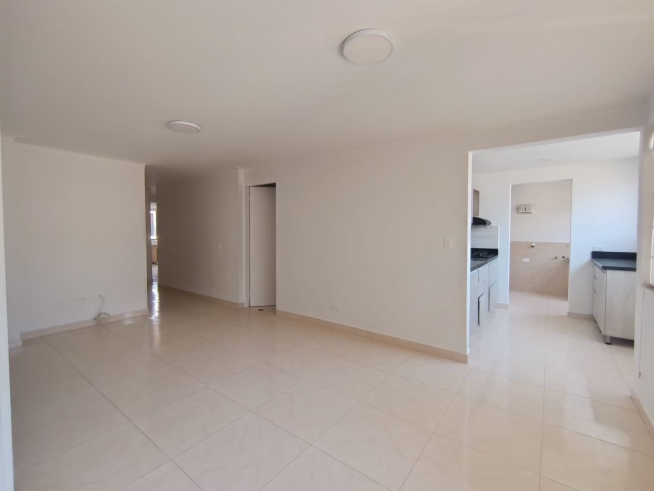 Apartamento en arriendo Antioquia Medellín Florida Nueva 90 m2 Habitaciones 3 Baños 3 Garajes 1 Precio $3500000