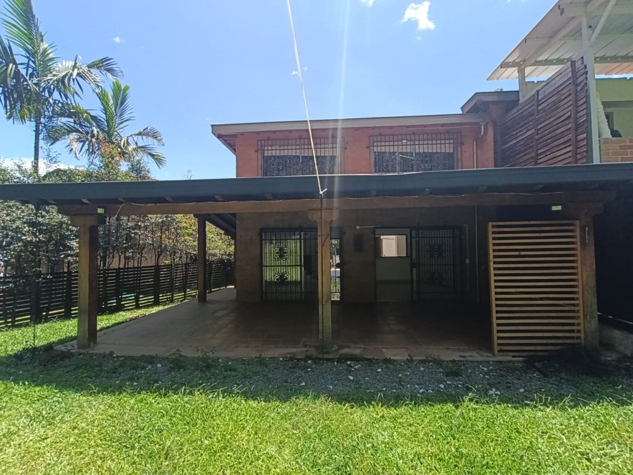 Casa en arriendo Antioquia Envigado Ub Loma El Atravesado 250 m2 Habitaciones 3 Baños 4 Garajes 4 Precio $9000000
