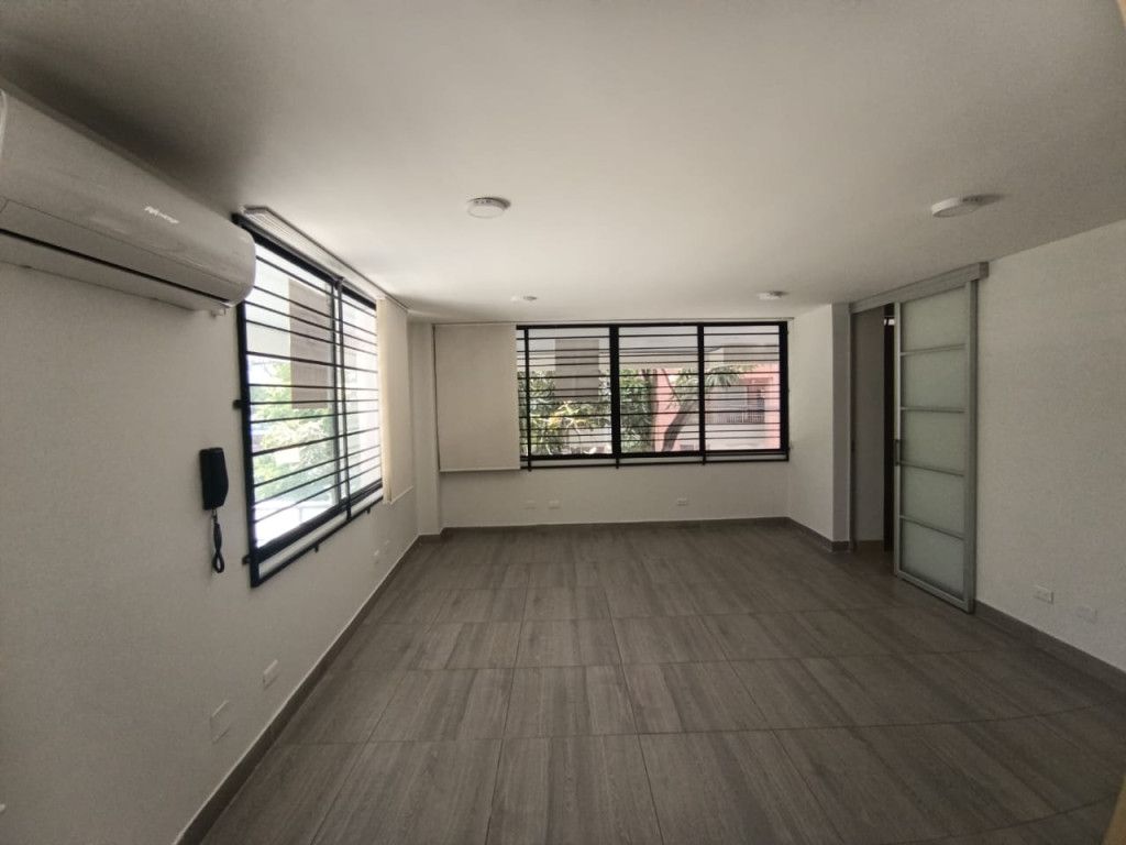 Oficina en arriendo Valle Del Cauca Cali Centenario 33 m2 Habitaciones 0 Baños 1 Garajes 0 Precio $1550000