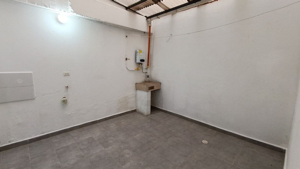Apartamento en arriendo Antioquia Medellín La Pinuela 60 m2 Habitaciones 3 Baños 1 Garajes 0 Precio $1600000