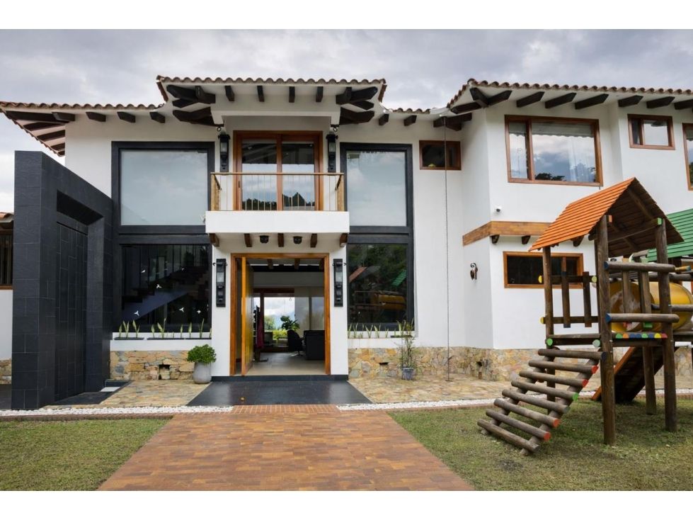 Apartaestudio en arriendo o venta Antioquia Bello Asd 560 m2 Habitaciones 6 Baños 5 Garajes 10 Precio venta $3700000000 Precio arriendo $20350000