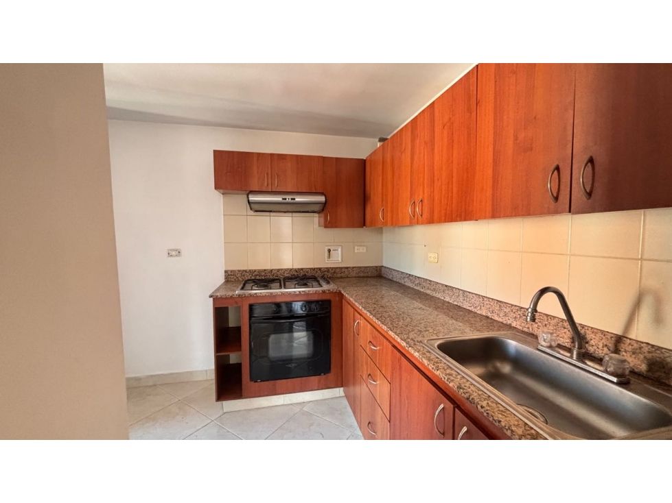 Apartamento en arriendo Antioquia Medellín Urbanizacion Cedros De La Colina 100 m2 Habitaciones 3 Baños 2 Garajes 2 Precio $4200000