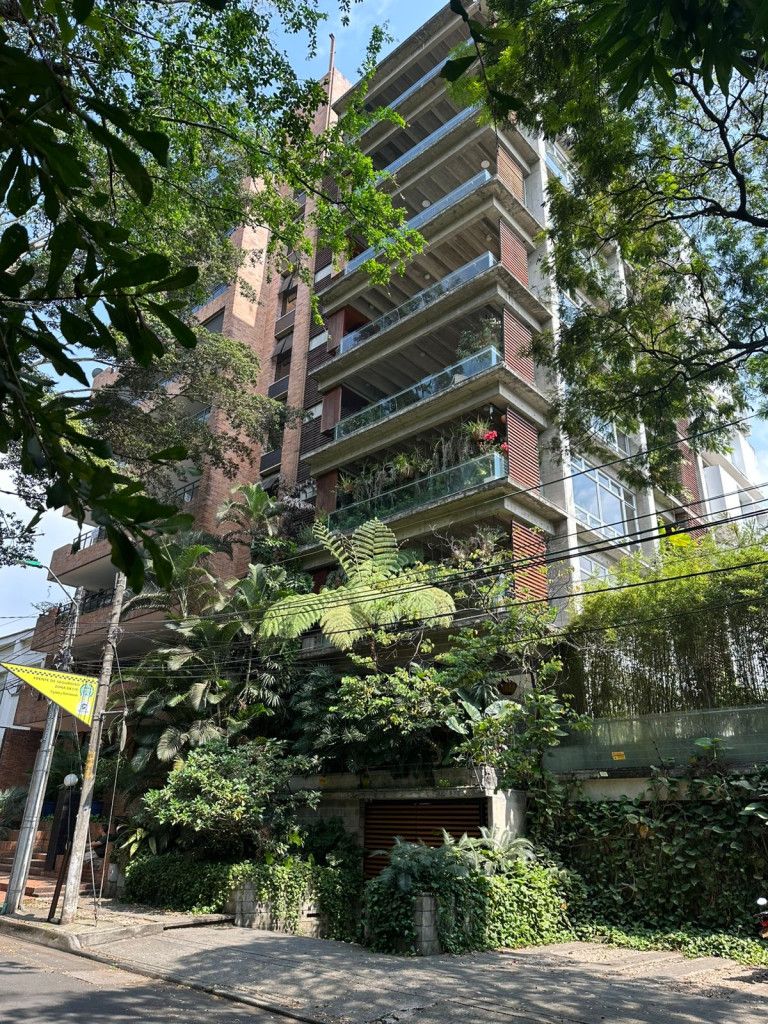 Apartamento en arriendo Valle Del Cauca Cali Santa Rita 170 m2 Habitaciones 2 Baños 2 Garajes 2 Precio $6000000