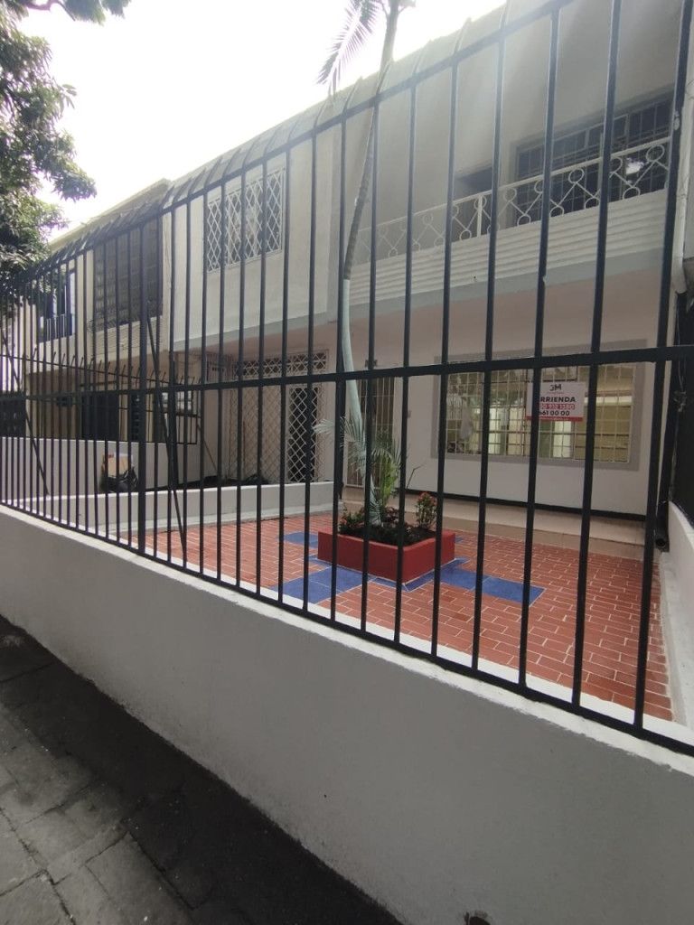 Casa en arriendo Valle Del Cauca Cali Sector Patio Bonito 400 m2 Habitaciones 4 Baños 5 Garajes 2 Precio $4000000