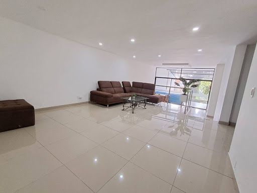 Casa en arriendo Antioquia Medellín El Tesoro 300 m2 Habitaciones 4 Baños 5 Garajes 3 Precio $10500000