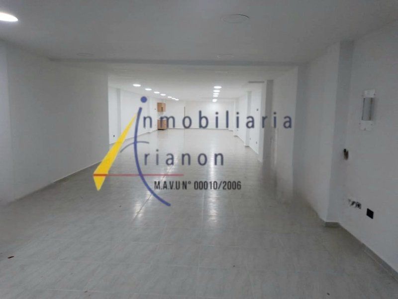 Local en arriendo Antioquia Medellín Tejelo 200 m2 Habitaciones 0 Baños 1 Garajes 0 Precio $9500000
