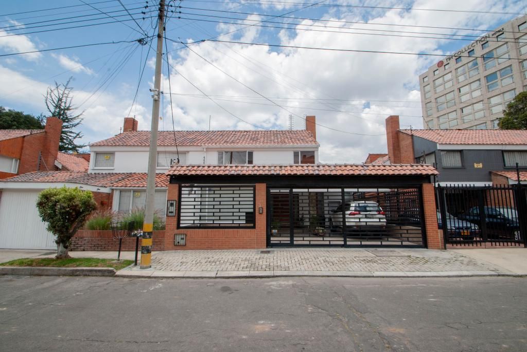 Casa en venta Cundinamarca Bogotá Santa Ana Occidental 180 m2 Habitaciones 3 Baños 4 Garajes 3 Precio $2500000000