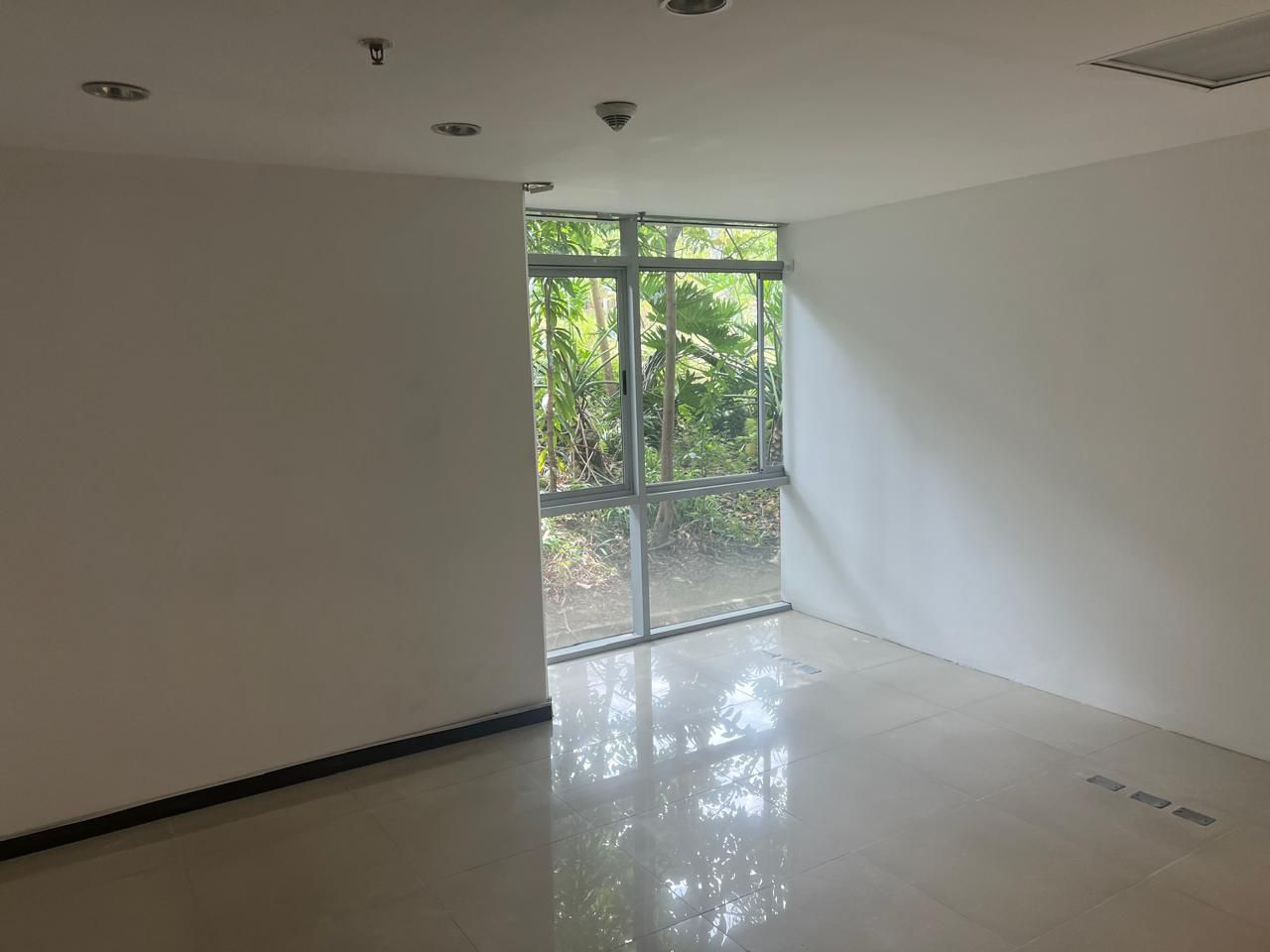 Oficina en arriendo Antioquia Envigado Asd 152 m2 Habitaciones 0 Baños 2 Garajes 2 Precio $10400000