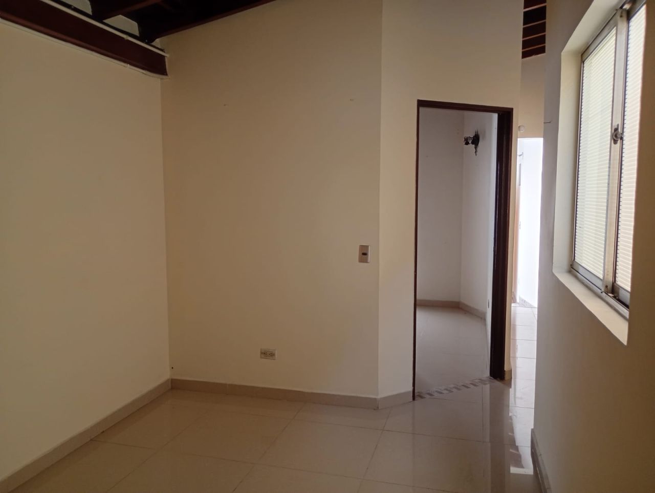 Oficina en arriendo Antioquia Medellín Rosales 155 m2 Habitaciones 0 Baños 4 Garajes 1 Precio $5400000