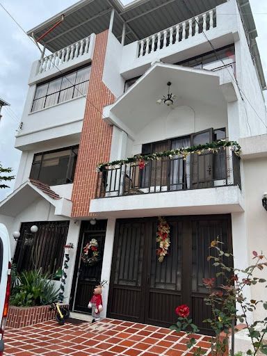 Casa en venta Cundinamarca Fusagasugá Ub Las Acacias 210 m2 Habitaciones 7 Baños 5 Garajes 1 Precio $750000000