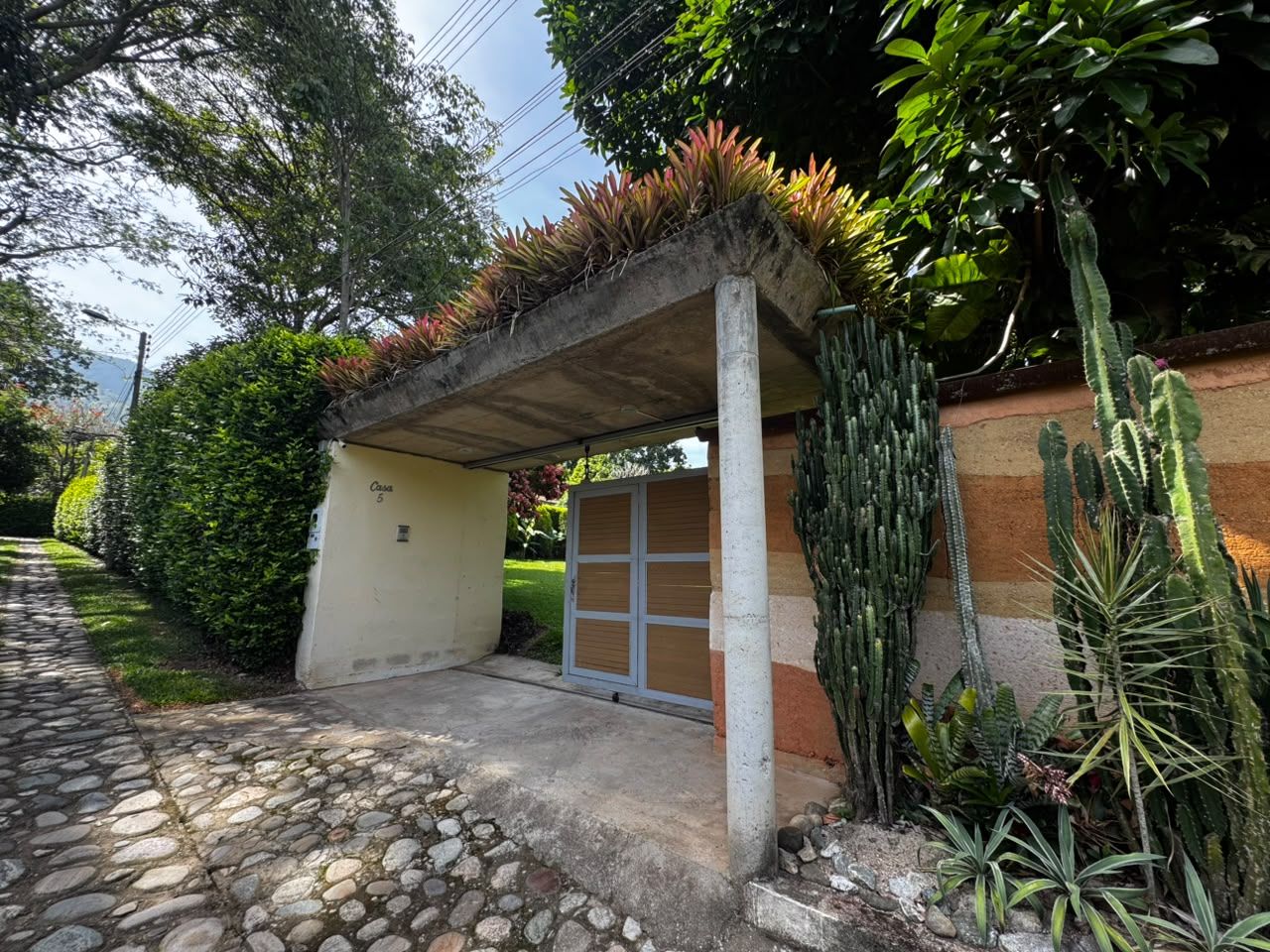 Finca en venta Santander Piedecuesta Bosques De Aranjuez 1246 m2 Habitaciones 2 Baños 2 Garajes 2 Precio $1600000000