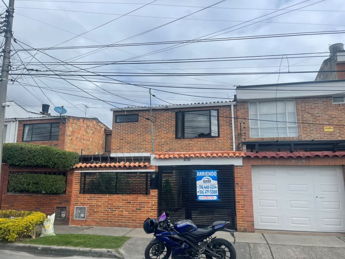 Casa en arriendo Cundinamarca Bogotá Julio Flórez 320 m2 Habitaciones 4 Baños 3 Garajes 2 Precio $4800000