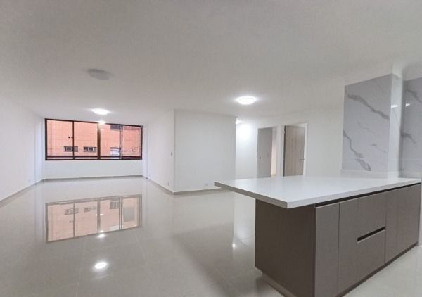 Apartamento en arriendo Antioquia Envigado Zúñiga 130 m2 Habitaciones 3 Baños 3 Garajes 2 Precio $5600000